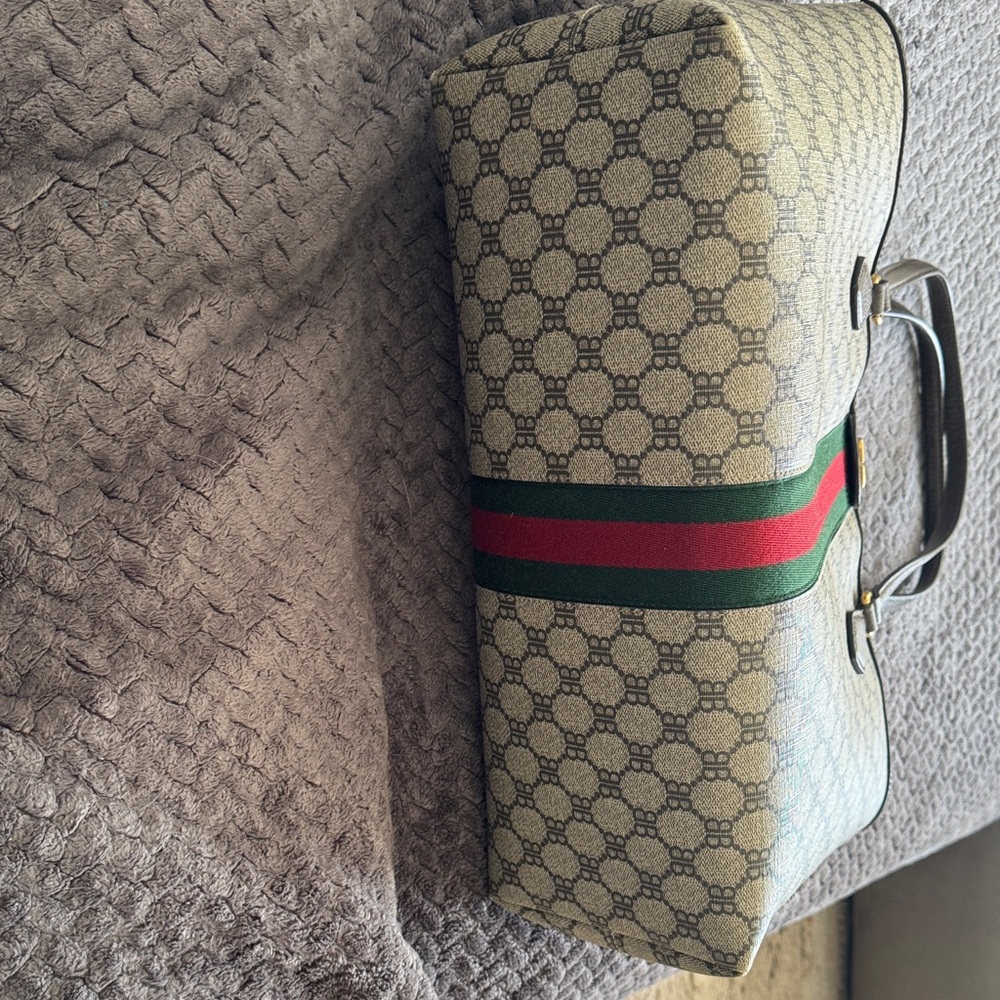 Stylish Beige Tote with Red and Green Accents - Picture 2 of 2